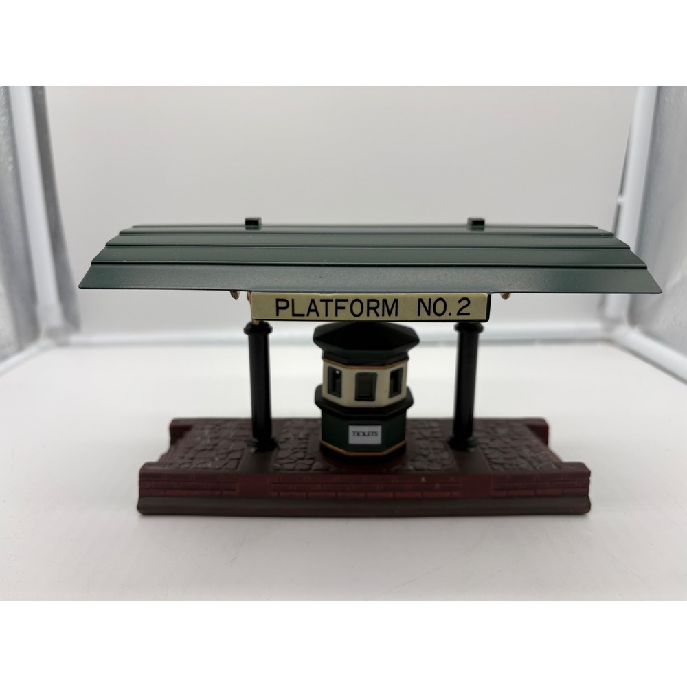 Dept 56 Victoria Station Train Platform #55751 Heritage Village Christmas Box